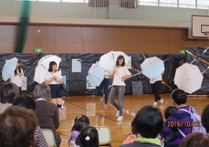 ディズニーに行っているような感覚になるをコンセプトに色々なアトラクションやショーの曲をメドレーで踊りました。