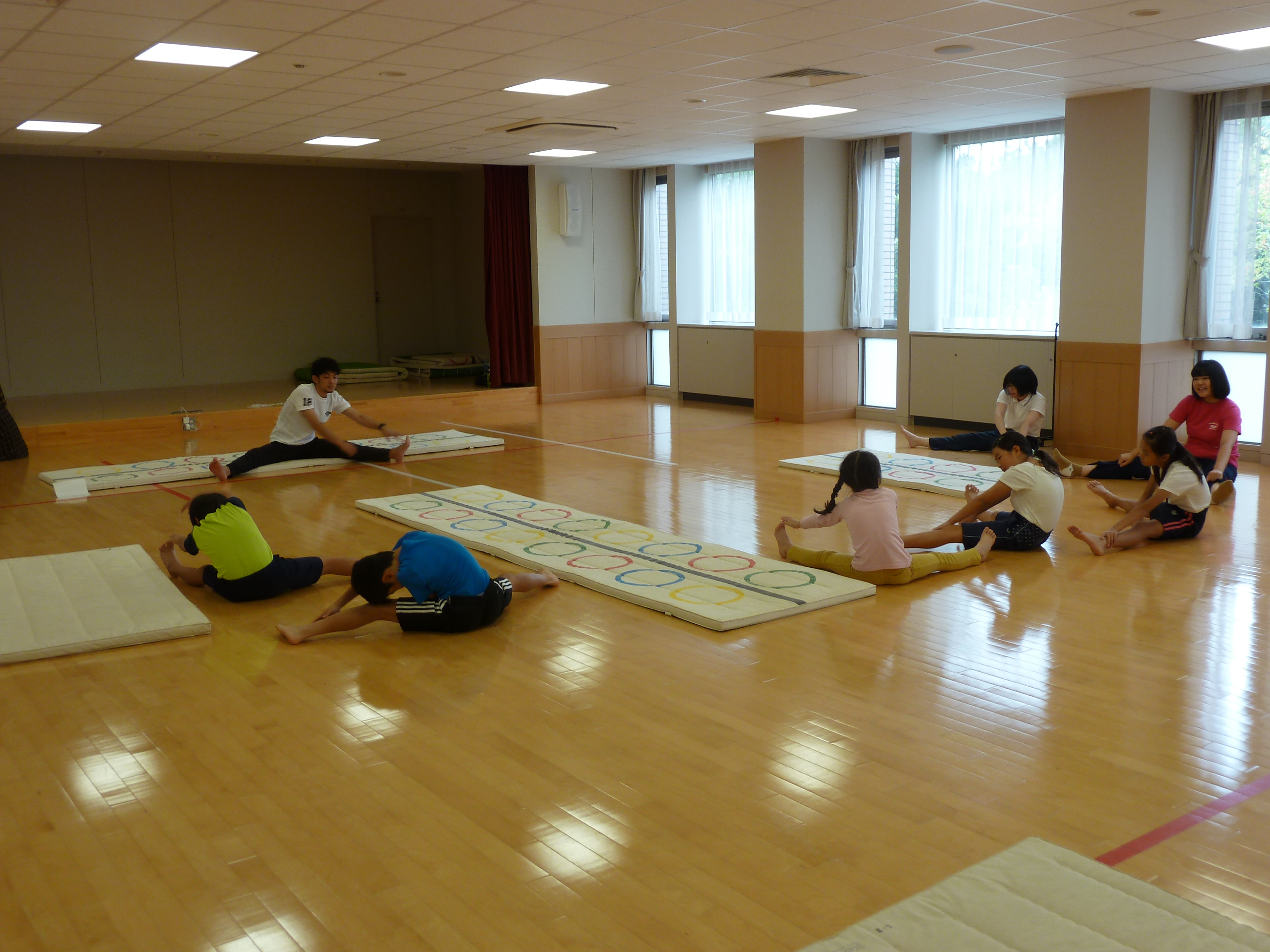 体育の日特別企画 マット運動教室 実施しました 川村学園女子大学