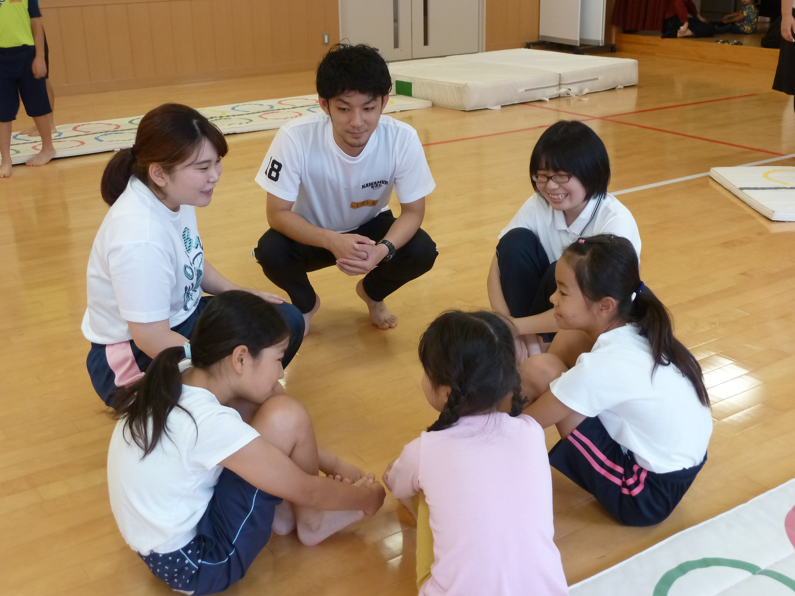体育の日特別企画 マット運動教室 実施しました 川村学園女子大学