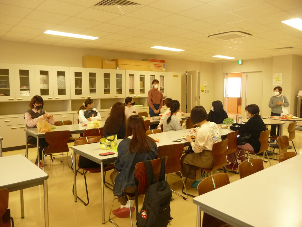 家庭科の先生になりたい1 2年生の交流勉強会 川村学園女子大学